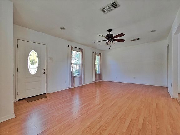 5th image of 123 Marlin Ave