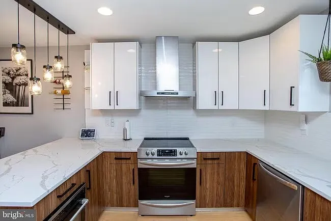 1815 Ingersoll St — Photo 1