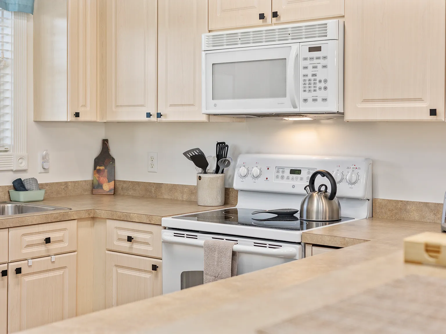 2 bed, 1070 sqft, $1,650 — Photo 2