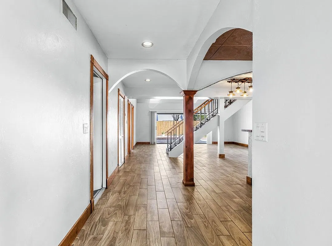 2 bed, 2.0 bath, 1447 sqft, $3,750 — Photo 3