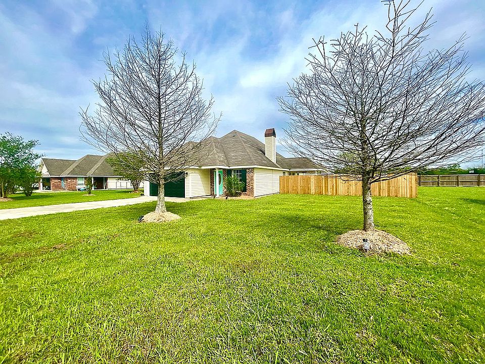1221 Wilfred Champagne Rd Saint Martinville, LA, 70582 Apartments for