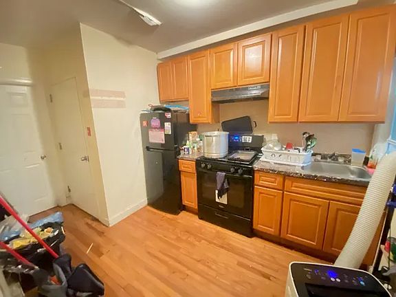 3rd image of 801 E 161st St #W