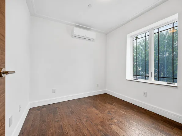 2335 Bath Avenue image 13 of 25