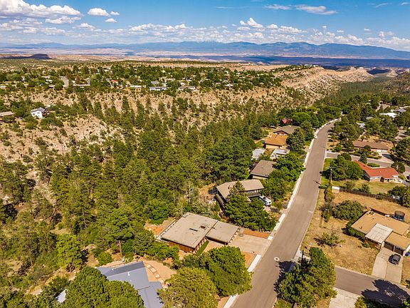 3rd image of 600 Camino Encantado