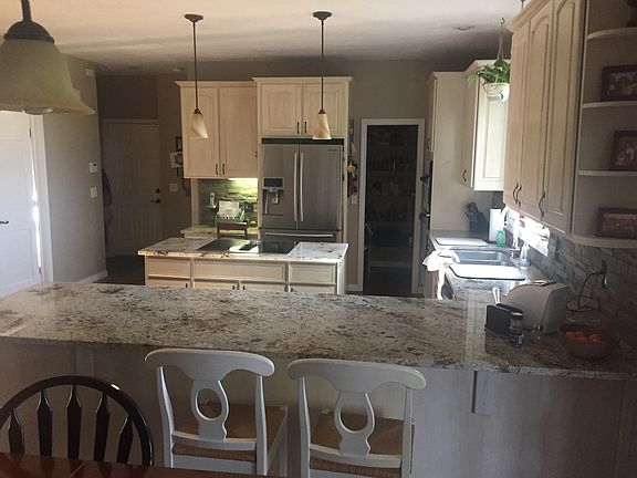 5th image of 14 Westwood Dr