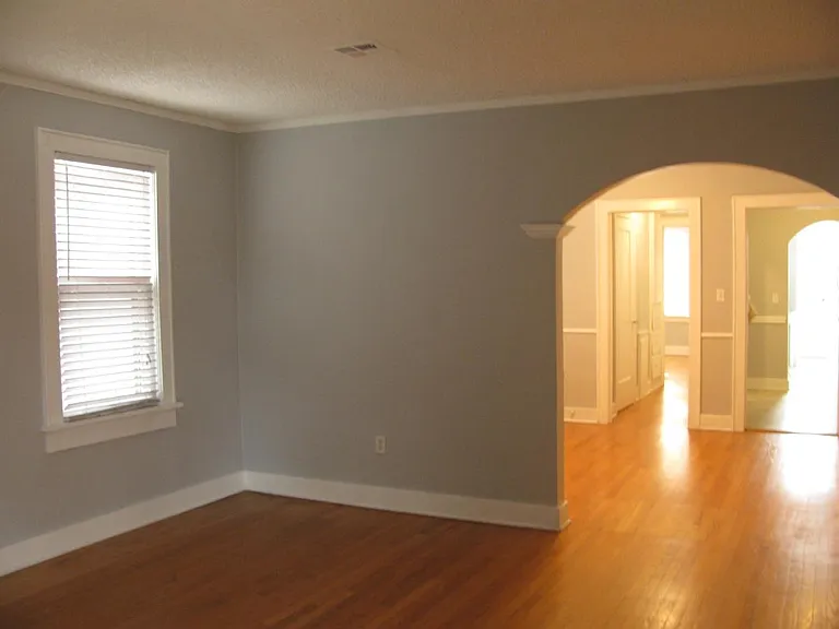 527 NW 32nd St — Photo 3