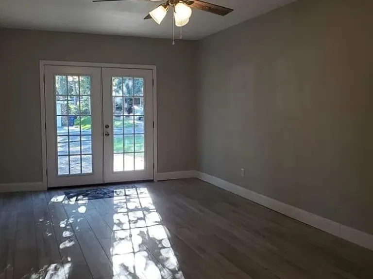 120 Powell Dr — Photo 3
