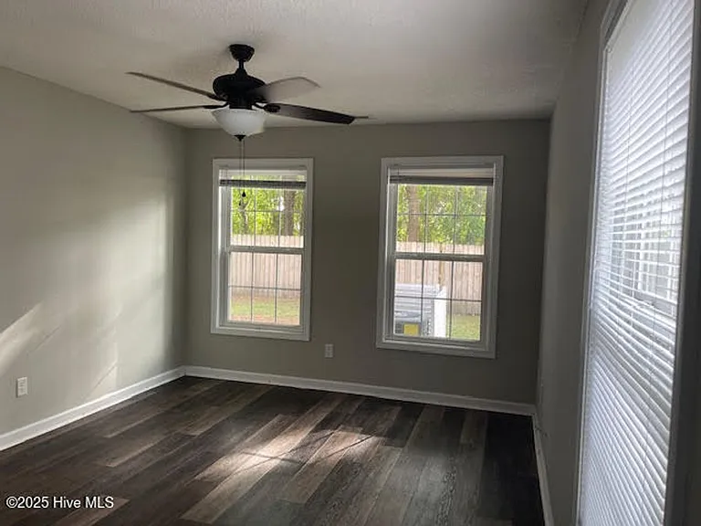 1951 Rolling Ridge Dr — Photo 6