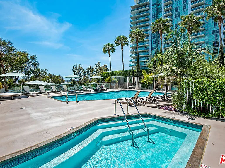 13650 Marina Pointe Dr #906 — Photo 29