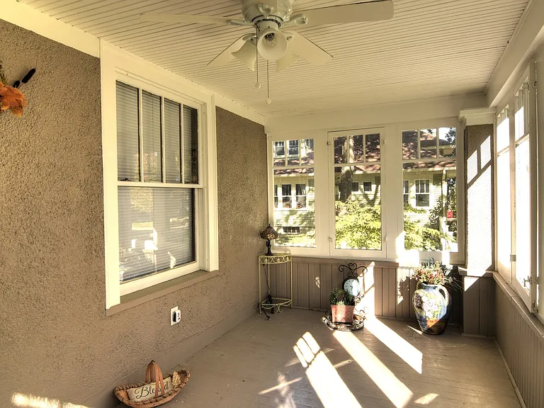 208 N Oak Ave — Photo 4