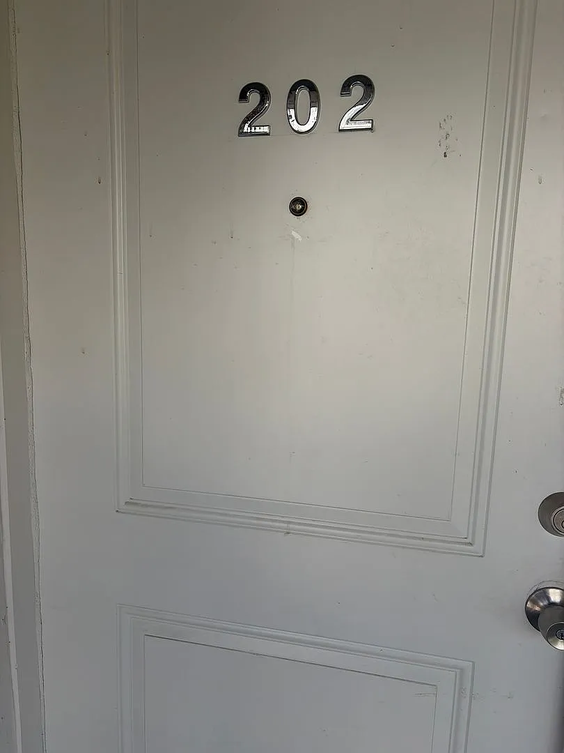 Starr Apartments — Photo 1