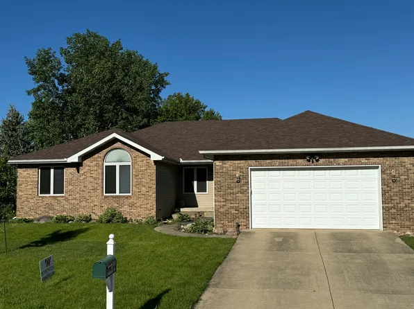 815 Cambridge Dr, Paxton, IL 60957