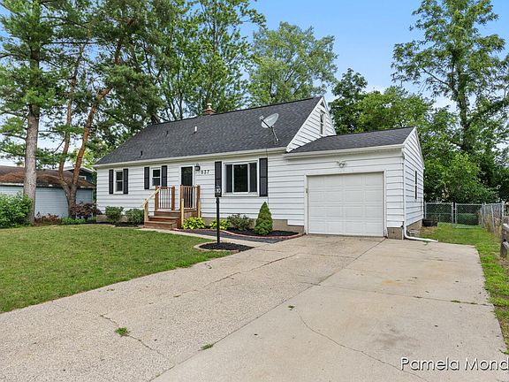 2nd image of 837 Diane St SE