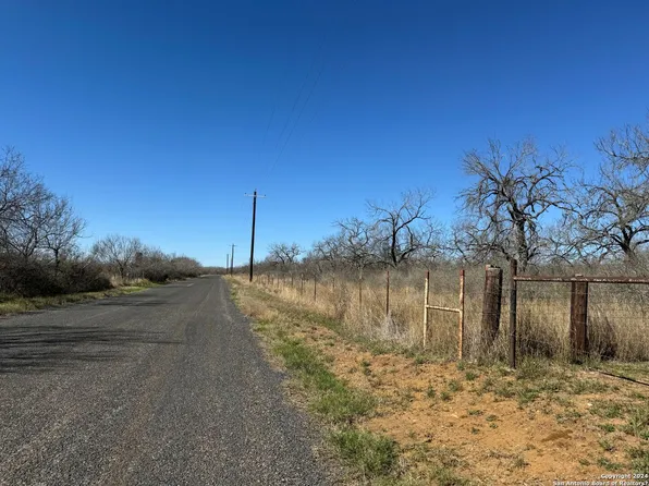 555 CR 332 LOT 7, Jourdanton, TX 78026