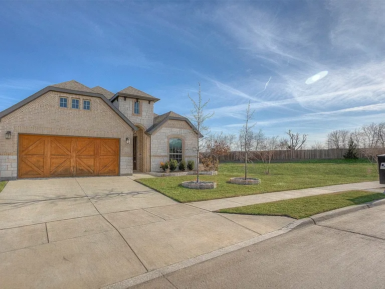9817 Trail Map Dr — Photo 3
