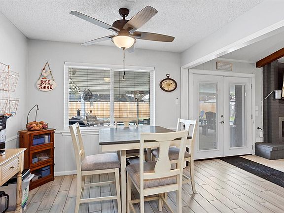5th image of 2712 Perry Ln