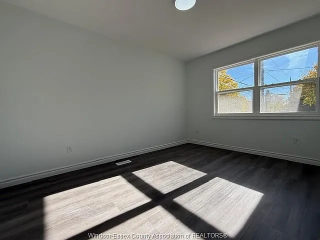 941 Cataraqui St — Photo 11