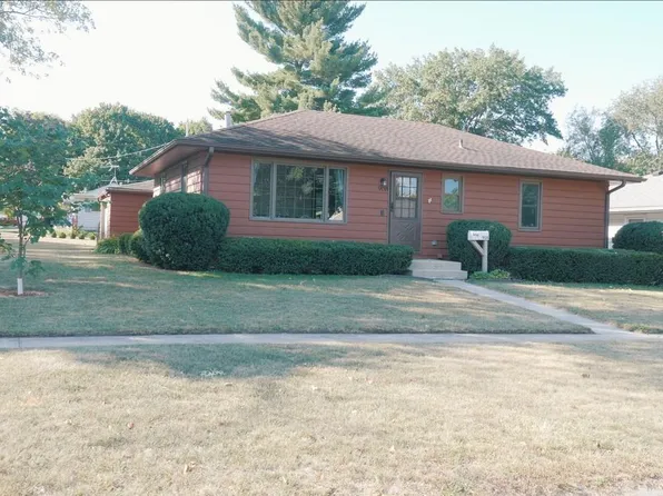 908 7th Ave, Charles City, IA 50616