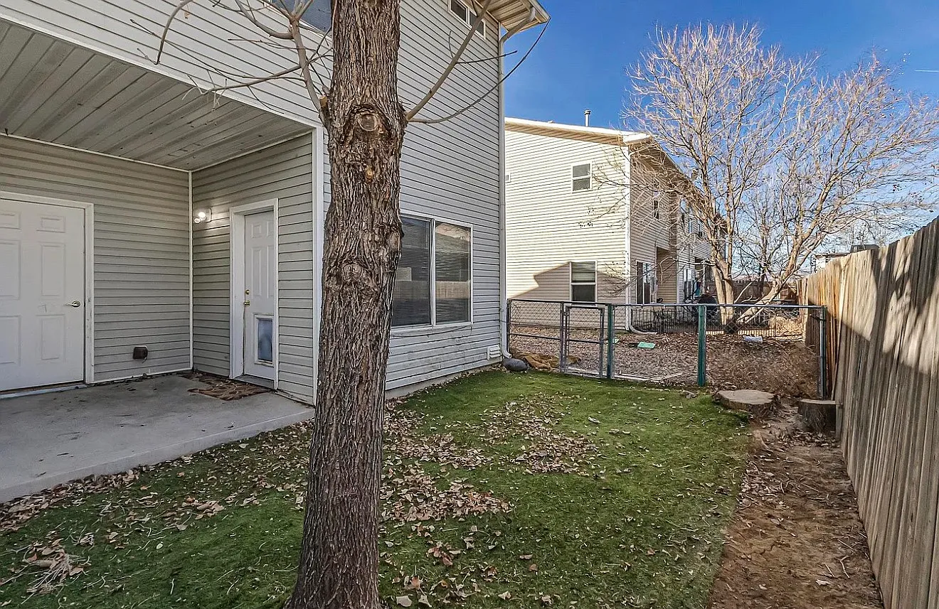 3 bed, 2.5 bath, 1519 sqft, $2,200 — Photo 2
