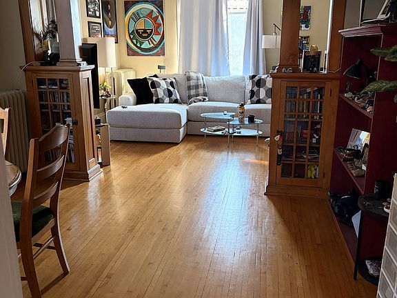 3rd image of 820 Como Ave