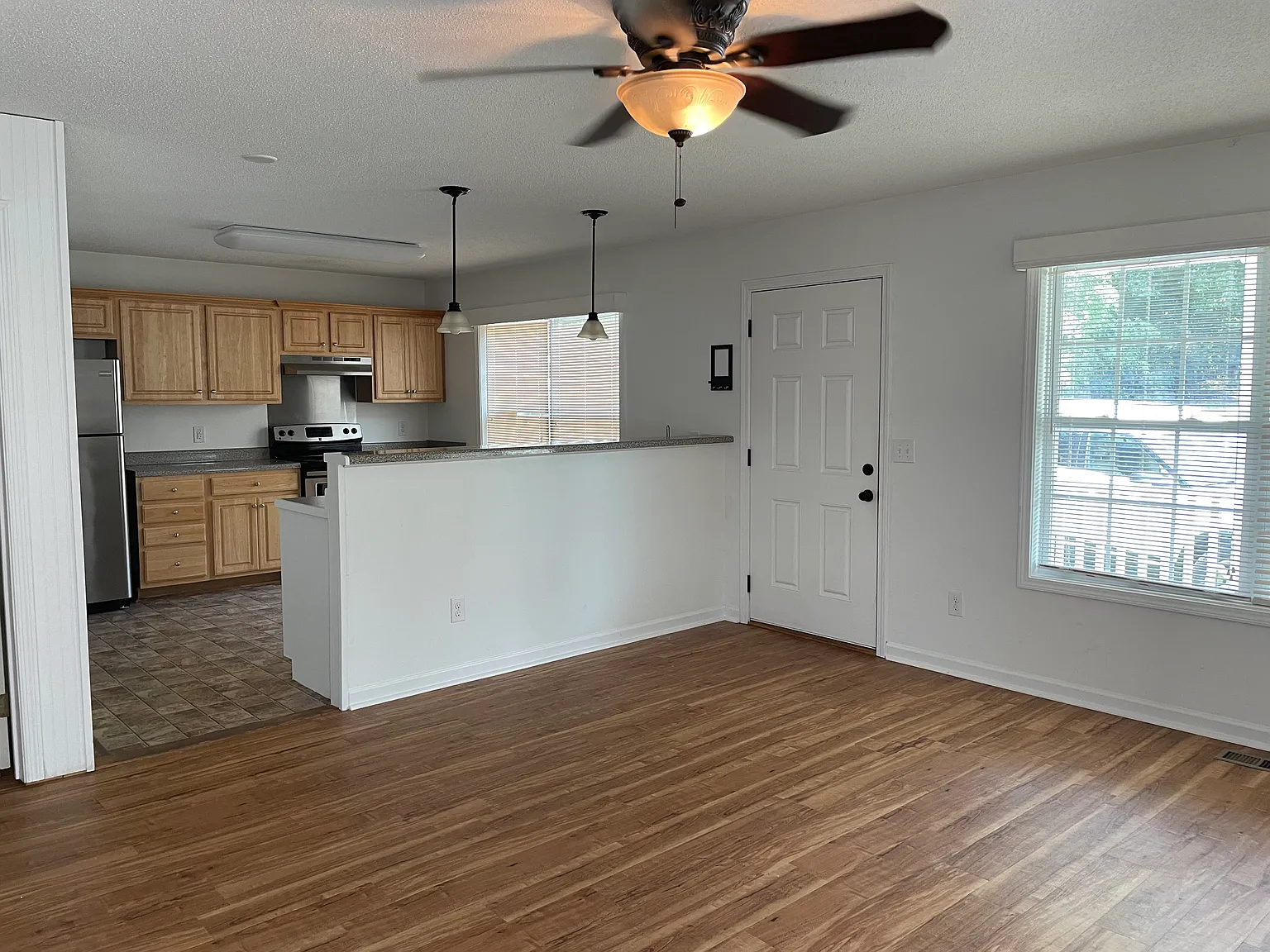 4 bed, 1500 sqft, $4,400 — Photo 4