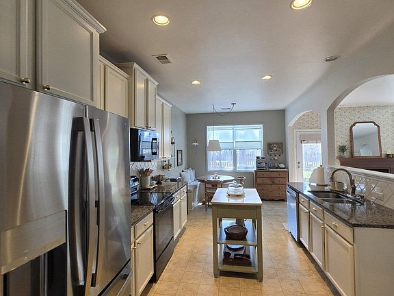 2nd image of 340 Pinnacle Ridge Dr
