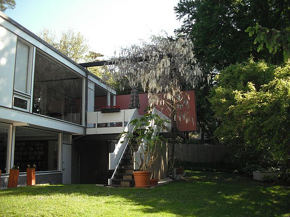 rear with deck an wisteria