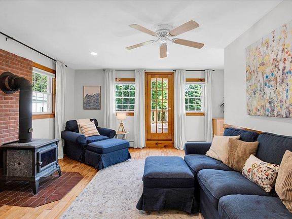3rd image of 218 Donahue Road