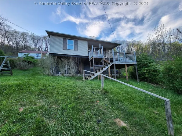 313 Dunloup Creek Rd, Mount Hope, WV 25880