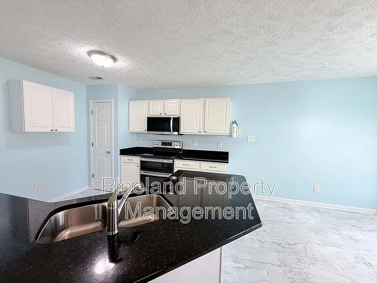 219 Woodland Dr — Photo 9