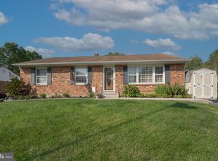 8 Cedar Ct, Newark, DE 19702