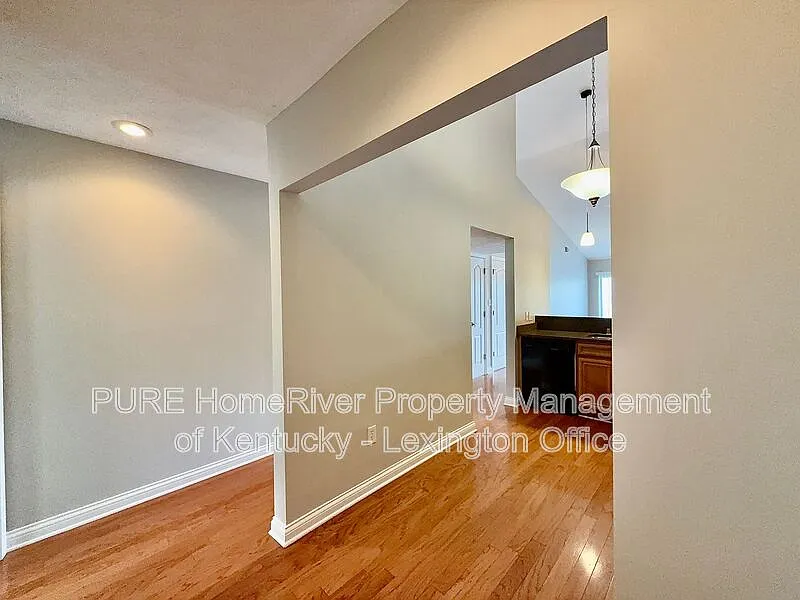3 bed, 2.0 bath, 1547 sqft, $1,595 — Photo 2