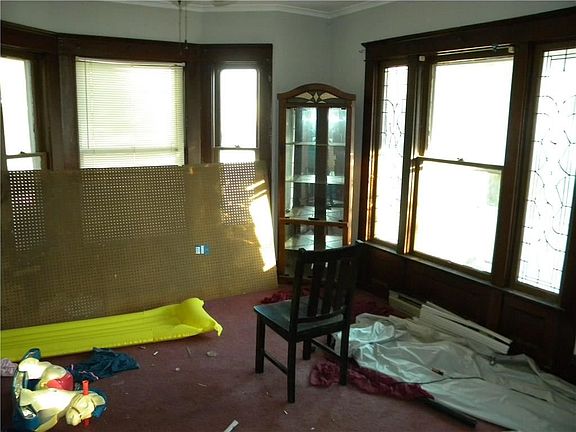4th image of 92 Linwood Ave