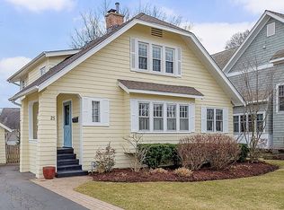 25 Golf Ave, Clarendon Hills, IL 60514