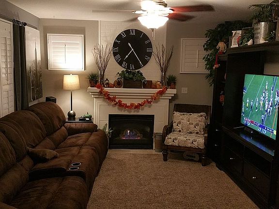 2nd image of 1077 NE Beaumont Ln