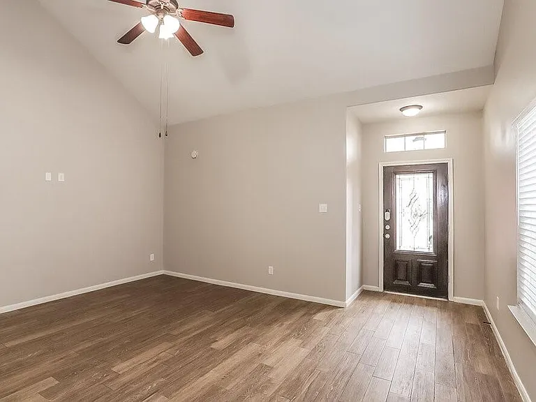 10518 Southway Bend Ln — Photo 5