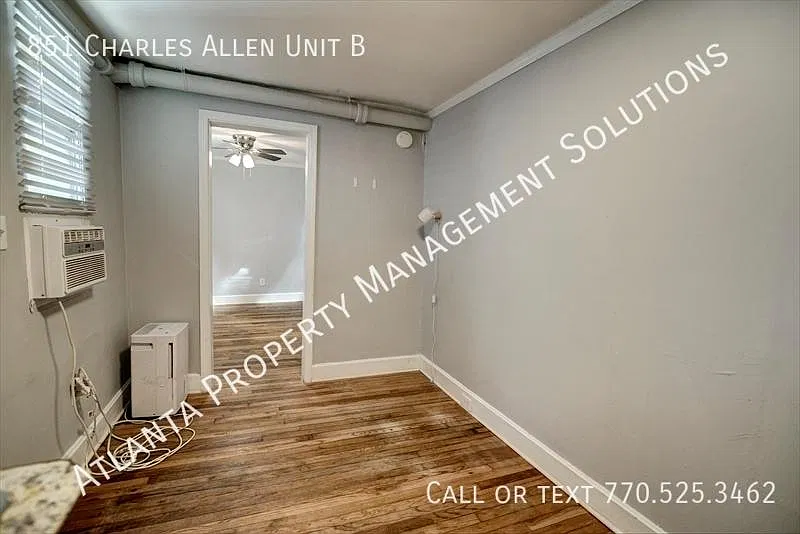 Studio, 300 sqft, $975 — Photo 4