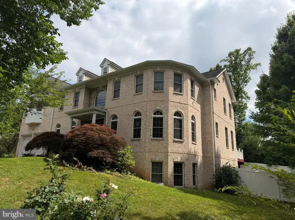 6529 Fairlawn Dr, Mc Lean, VA 22101
