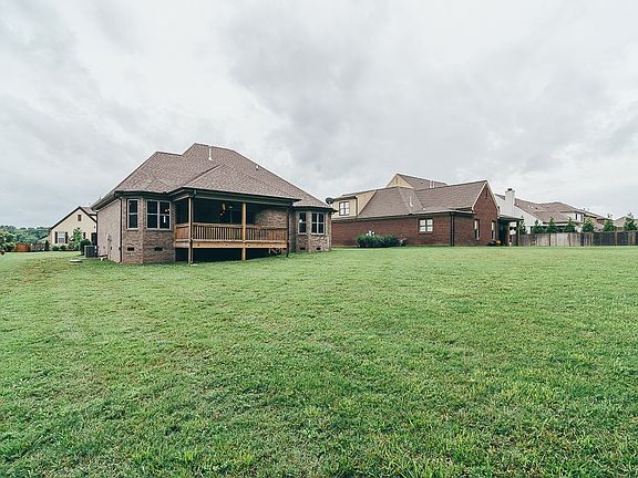 2nd image of 132 Sedona Woods Trl
