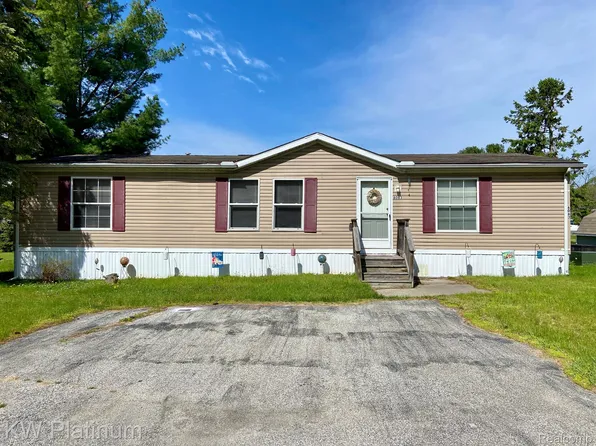 6063 Eastwood Dr, Burtchville, MI 48059