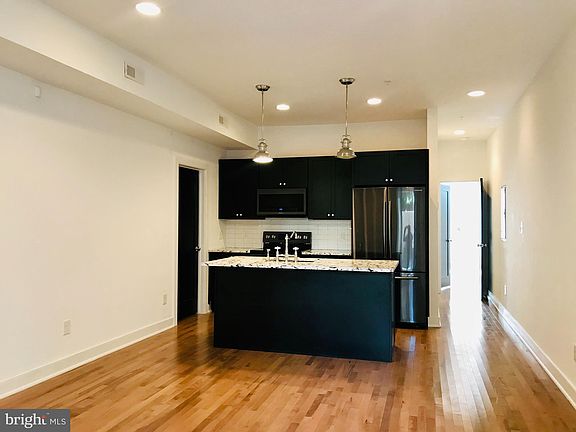 4th image of 1217-23 N Hancock St #103
