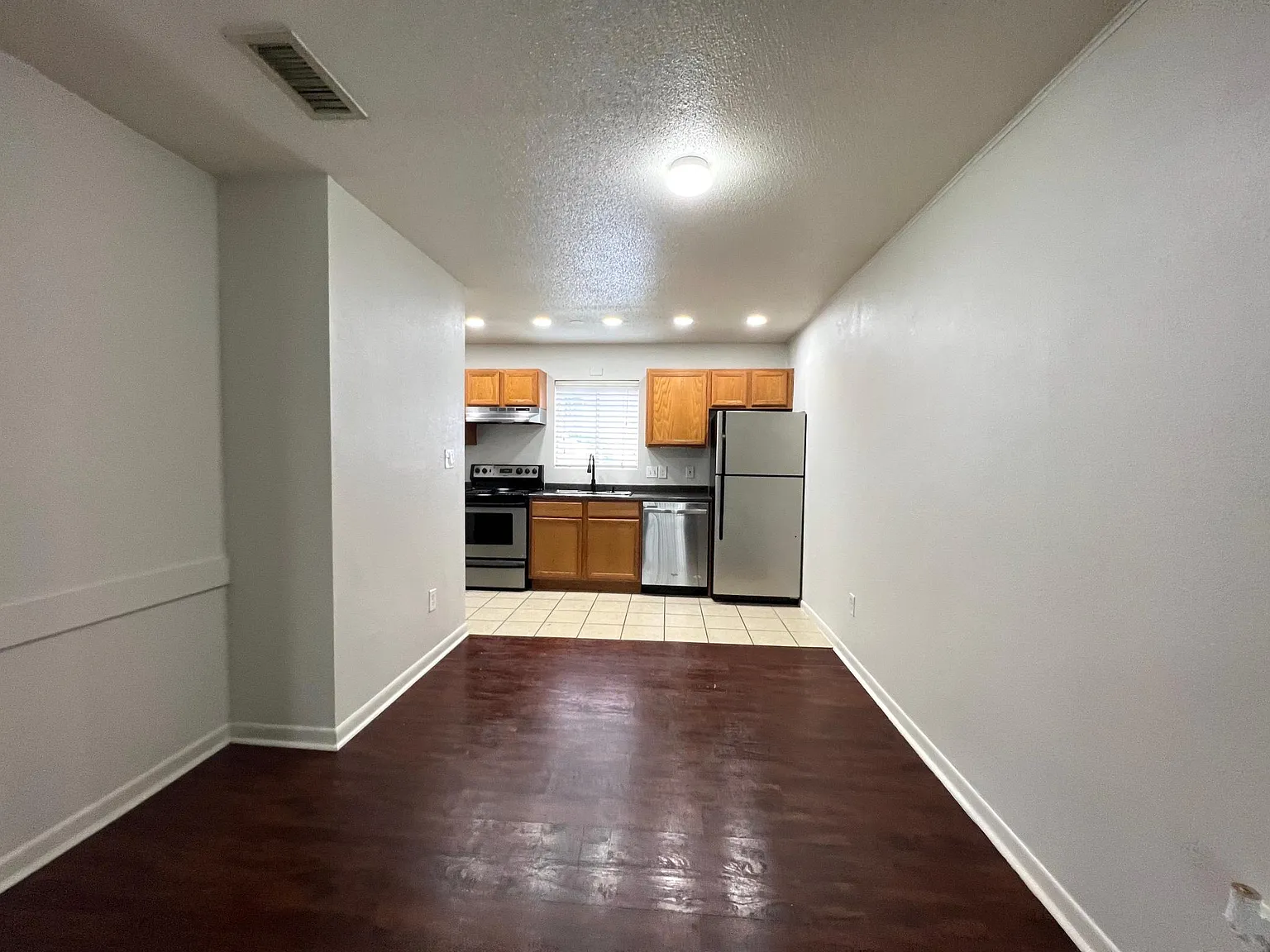 2 bed, 900 sqft, $1,350 — Photo 3