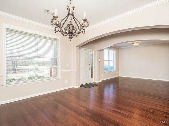 3rd image of 224 Stoneybrooke Way
