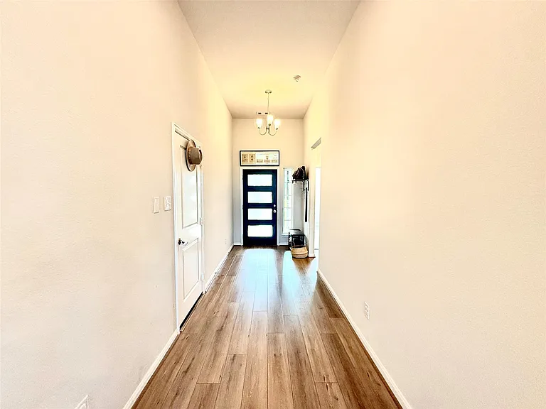 307 Twin Lakes Blvd W — Photo 8