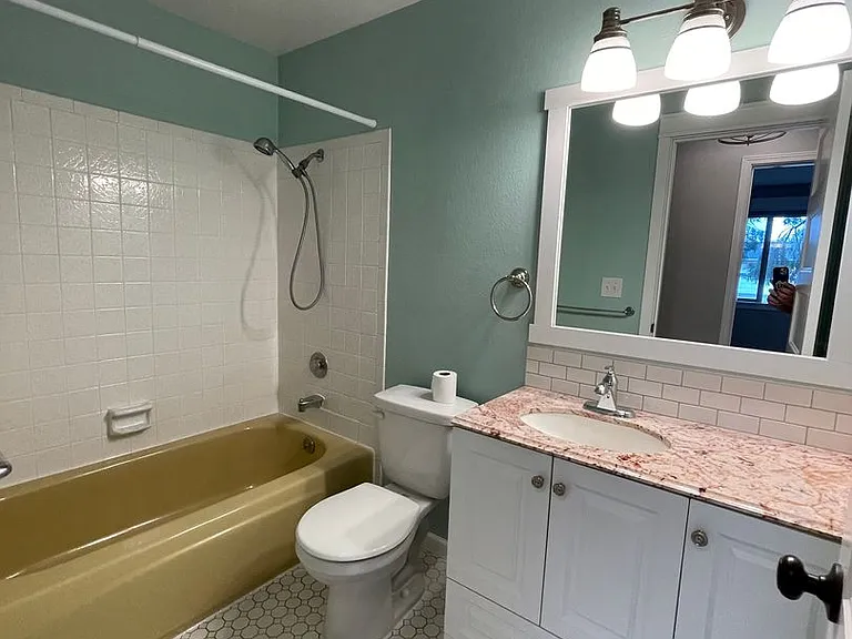580 SW 3rd Ave — Photo 9