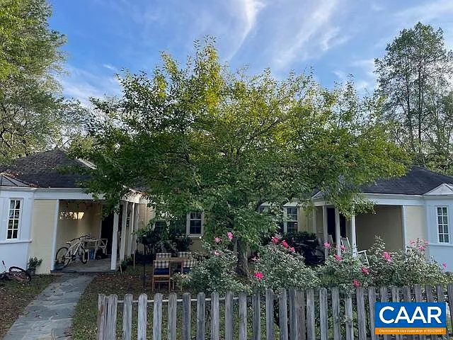 4 bed, 2.0 bath, 1726 sqft, $4,800 — Photo 3