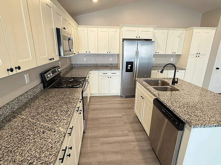 3011 W Elm St — Photo 13