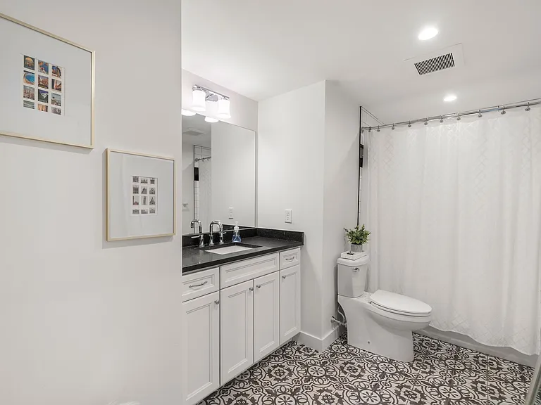 213 E Eagle St #3 — Photo 18