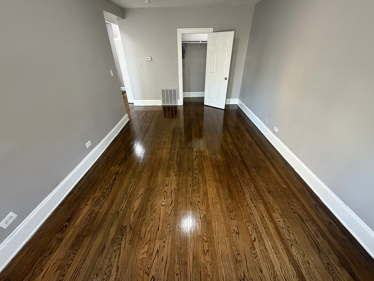 8216 S Ingleside Ave — Photo 3