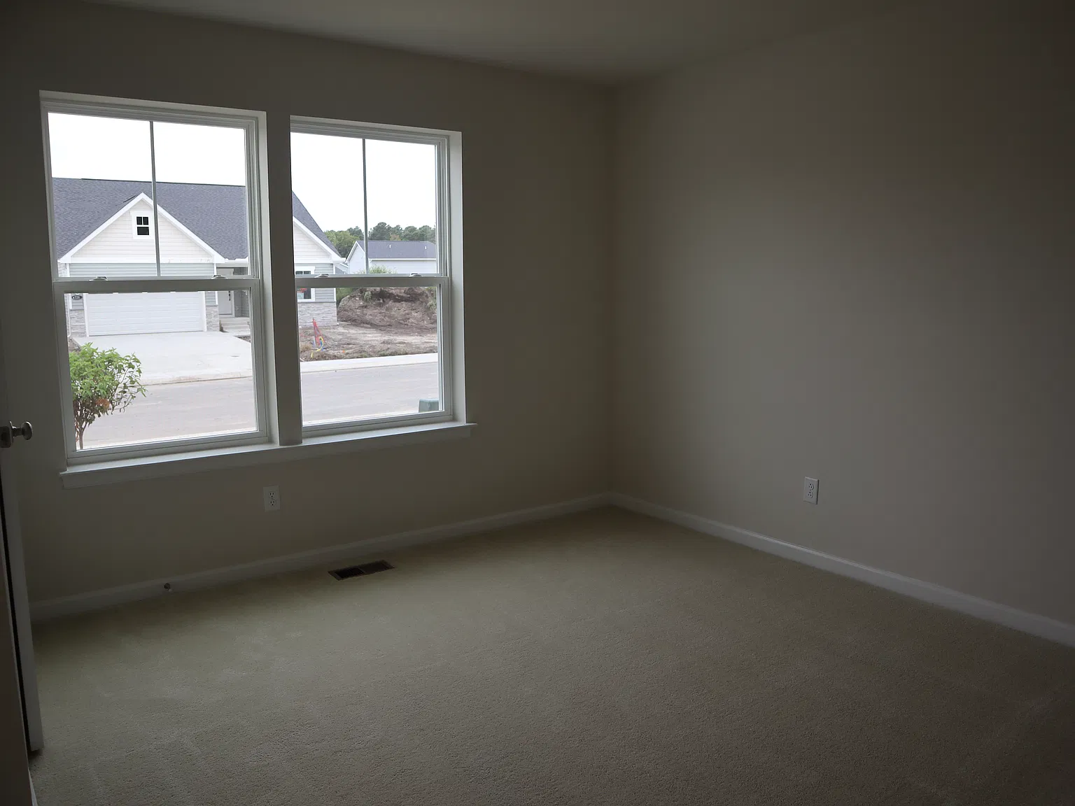 3 bed, 1687 sqft, $2,649 — Photo 3